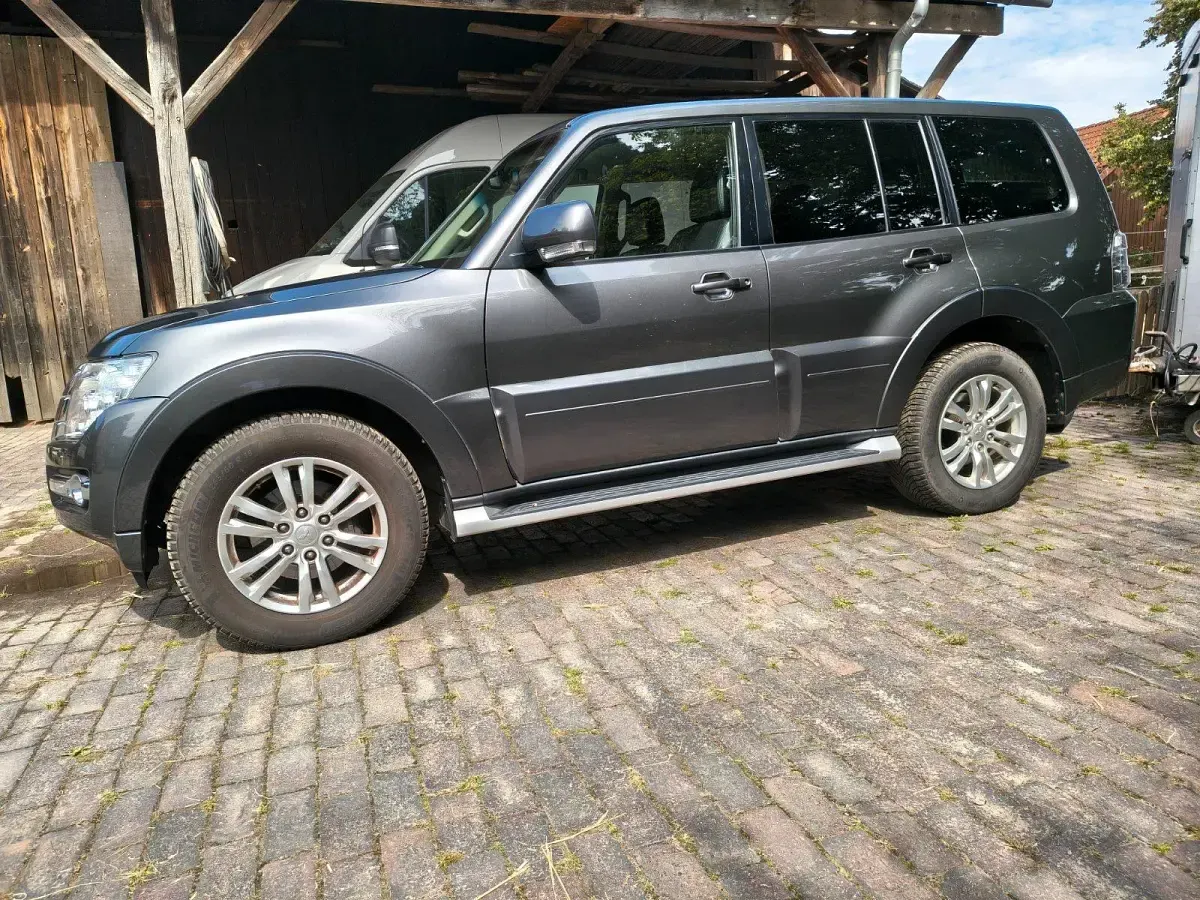 Gebraucht Mitsubishi Pajero 190 PS (139 kW) 2016 Grau SUV