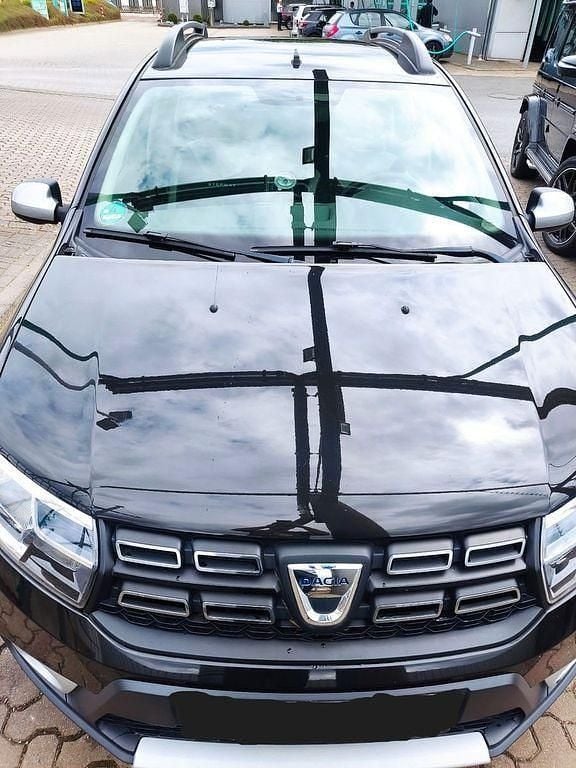 Schwarz Gebraucht 2017 Dacia Sandero Prestige Limousine | 2.600 € (Superpreis) - Bild 1/4