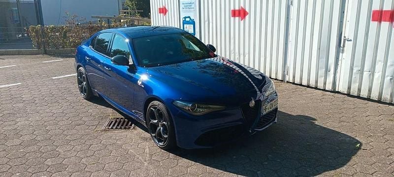 Blau Gebraucht 2021 Alfa Romeo Giulia Veloce Limousine | 29.900 € (Fairer Preis) - Bild 1/4