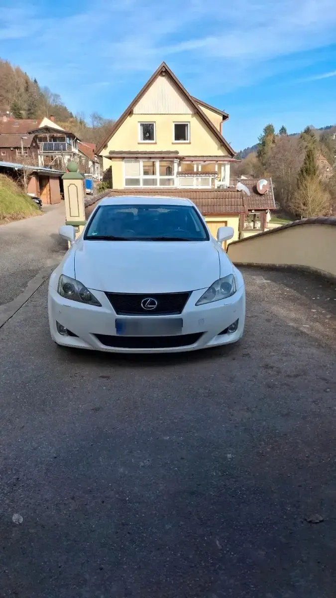 Gebraucht Lexus IS250 Luxury Line 208 PS (152 kW) 2008 Weiß Limousine