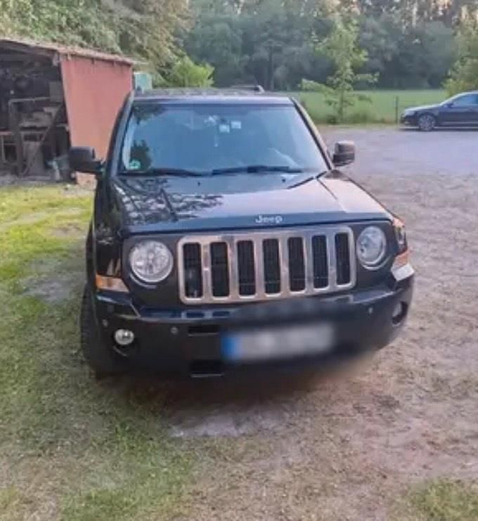 Schwarz Gebraucht 2011 Jeep Patriot Limited SUV | 6.499 € - Bild 1/4