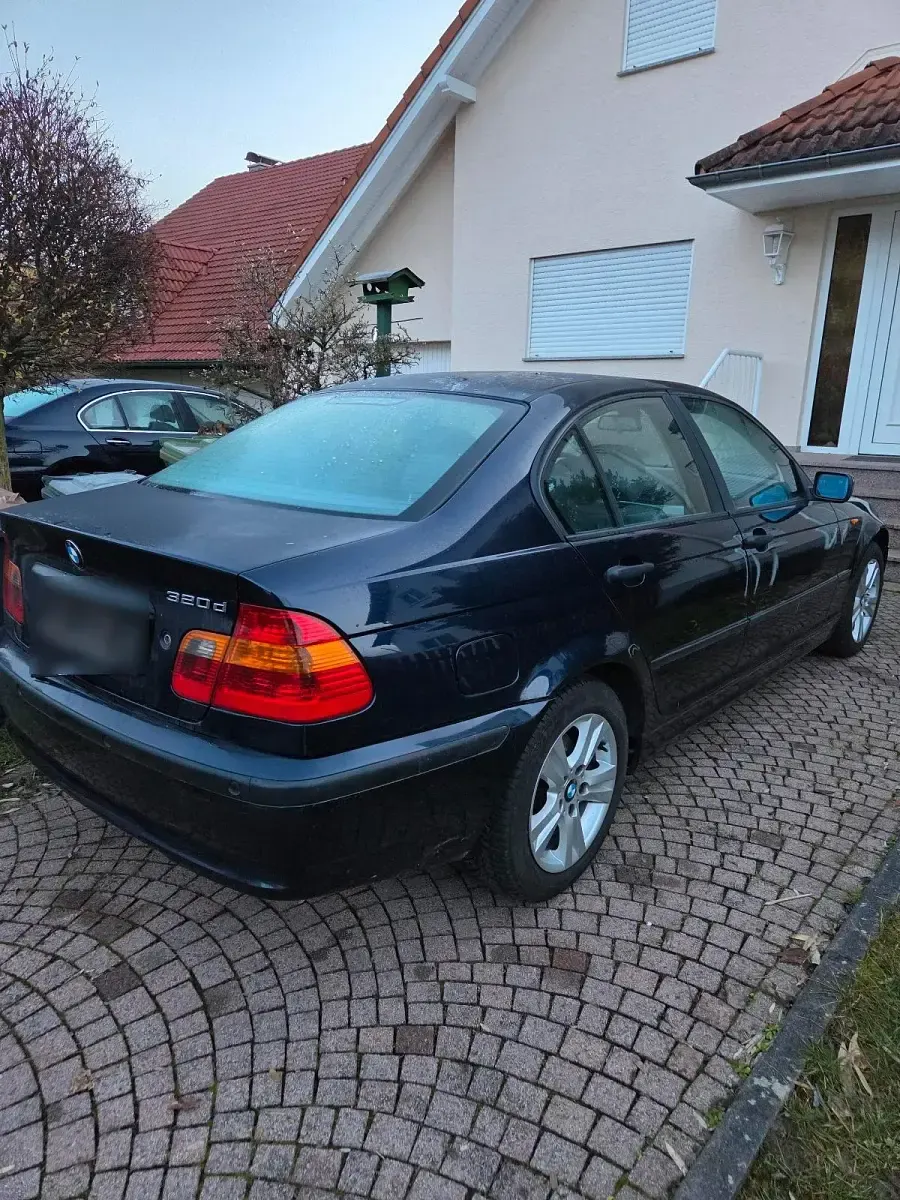 Gebraucht BMW 320 150 PS (110 kW) 2004 Blau Limousine