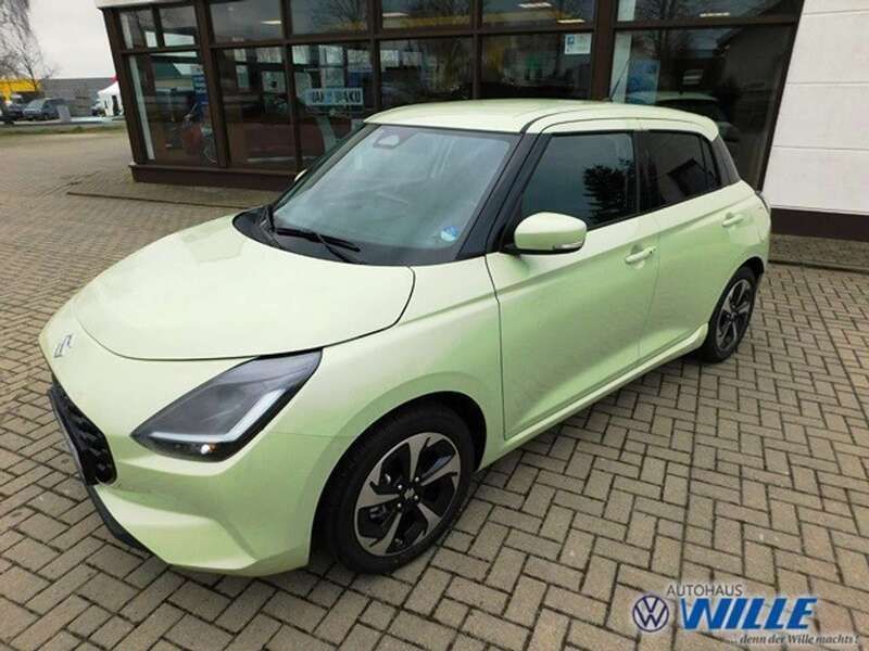 Cool yellow (gelb) Gebraucht 2025 Suzuki Swift Comfort+ Limousine | 20.590 € (Teuer) - Bild 1/3