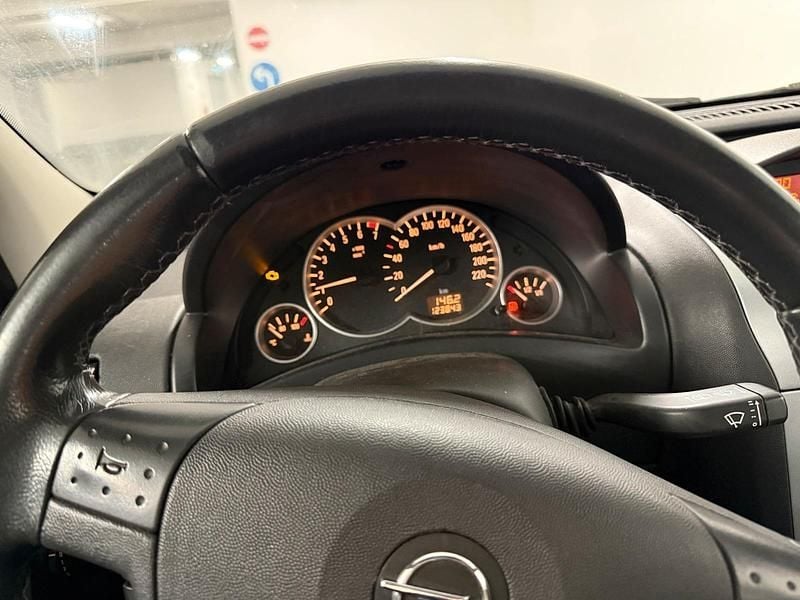 Silber Gebraucht 2005 Opel Corsa Kleinwagen | 750 € (Superpreis) - Bild 1/4