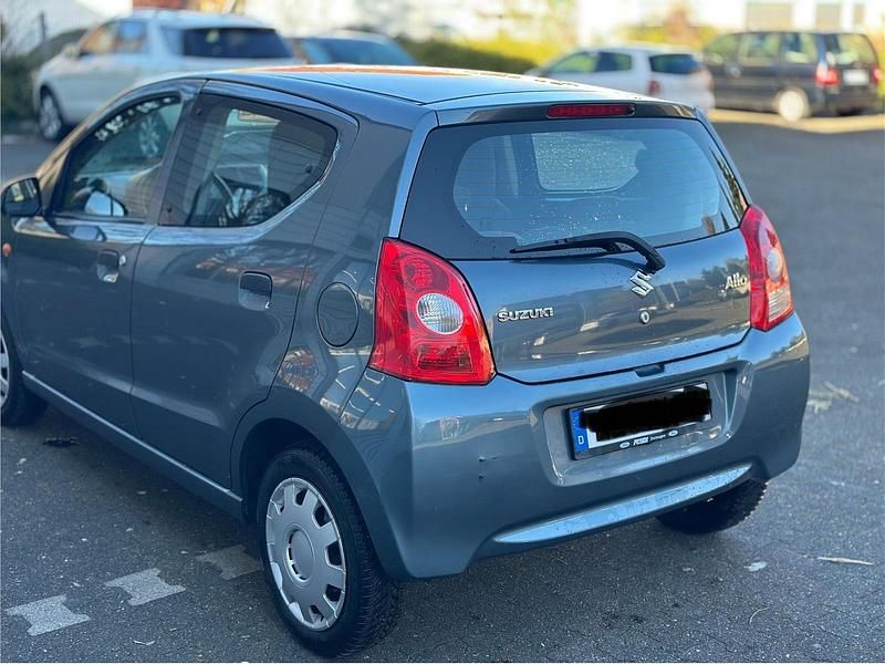 Gebraucht Suzuki Alto 68 PS (50 kW) 2012 Grau Kleinwagen