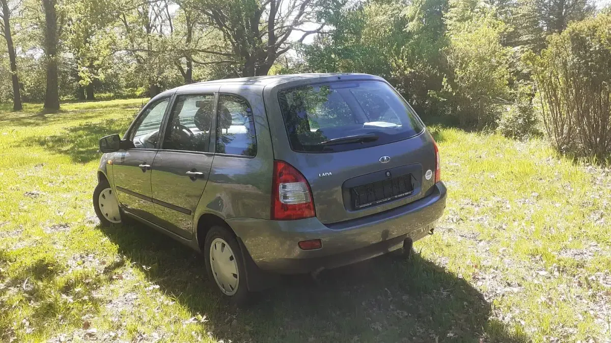 Gebraucht Lada Kalina 90 PS (66 kW) 2011 Braun Kleinwagen