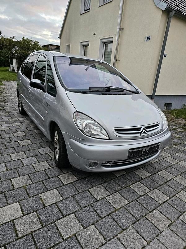 Silber Gebraucht 2004 Citroën Xsara Picasso Van / Kleinbus | 2.300 € (Etwas zu teuer) - Bild 1/4