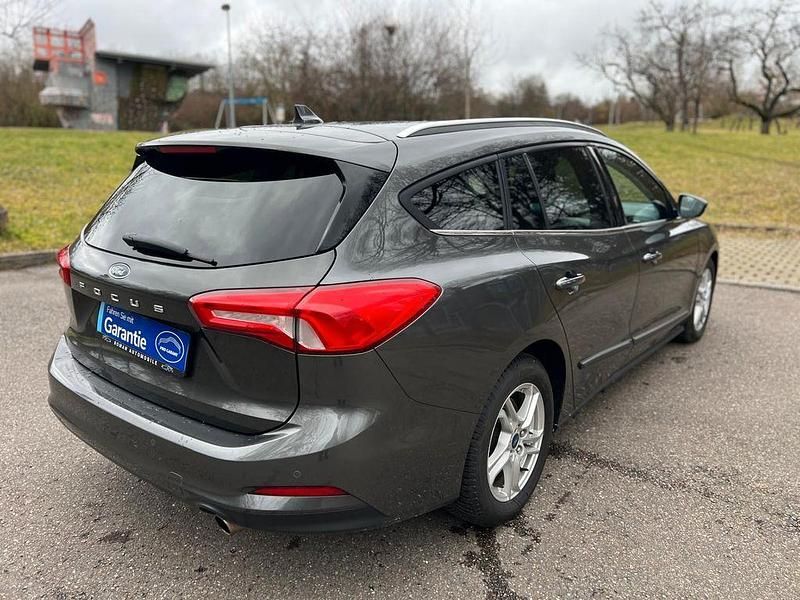 Gebraucht Ford Focus 120 PS (88 kW) 2020 Grau Limousine