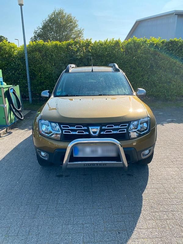 Grün Gebraucht 2016 Dacia Duster SUV | 10.900 € (Etwas zu teuer) - Bild 1/4