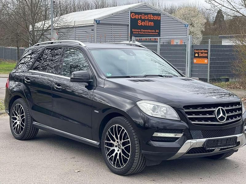 Gebraucht Mercedes ML350 258 PS (189 kW) 2012 Obsidianschwarz  metalliclack SUV