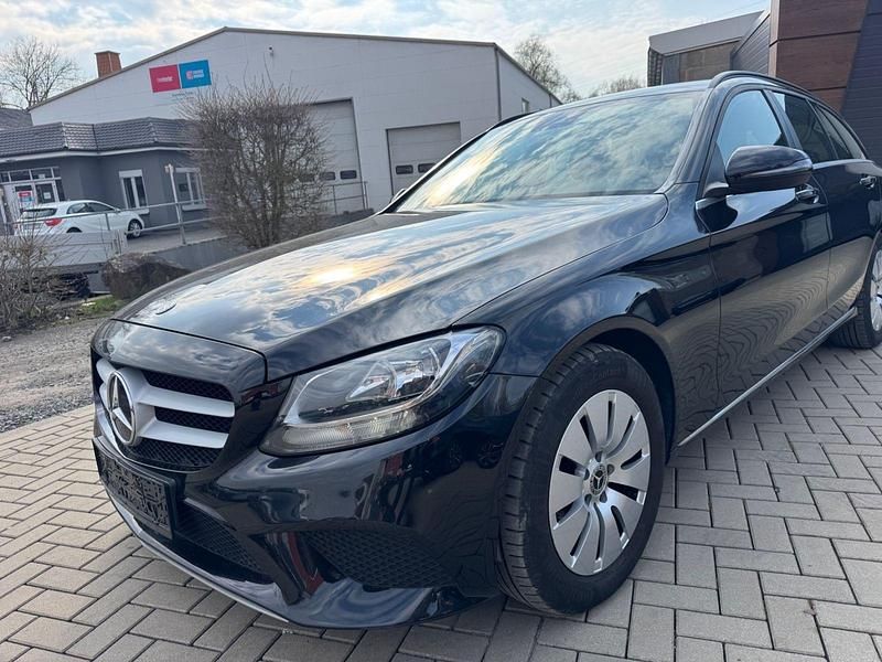 Gebraucht Mercedes C200 160 PS (117 kW) 2019 Schwarz Limousine