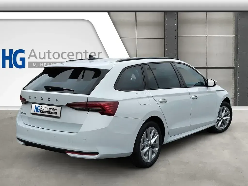 Neu Skoda Octavia 150 PS (110 kW) 2026 Moon white Kombi