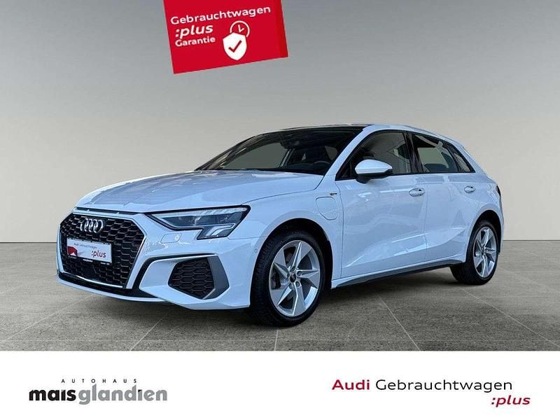 Gletscherweiß metallic Gebraucht 2022 Audi A3 Sportback e-tron S-Line Kleinwagen | 25.880 € (Guter Preis) - Bild 1/3
