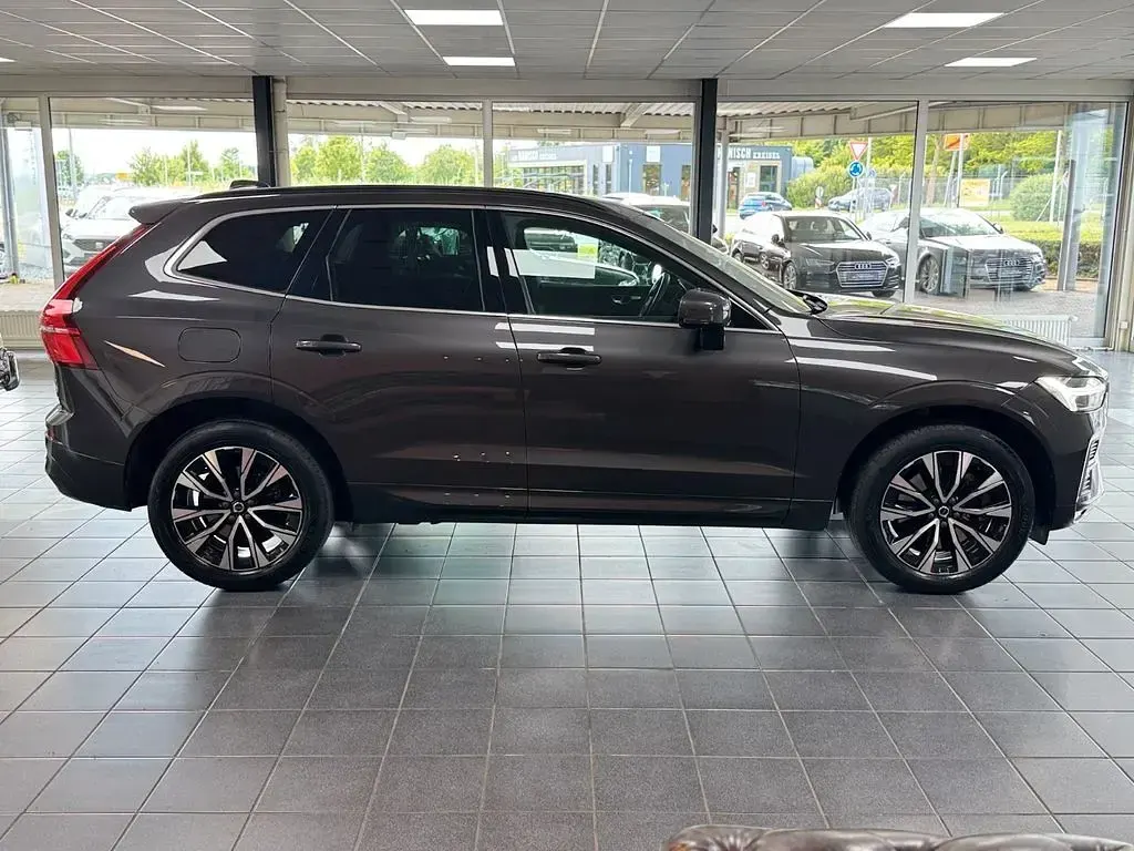Usata Volvo XC60 Core 197 CV (144 kW) 2023 Grigio SUV