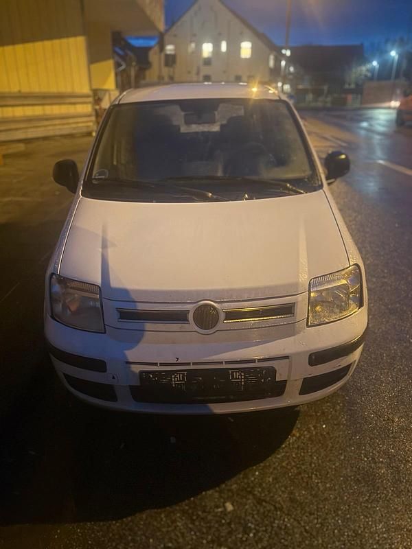 Weiß Gebraucht 2010 Fiat Panda Kleinwagen | 799 € (Guter Preis) - Bild 1/4