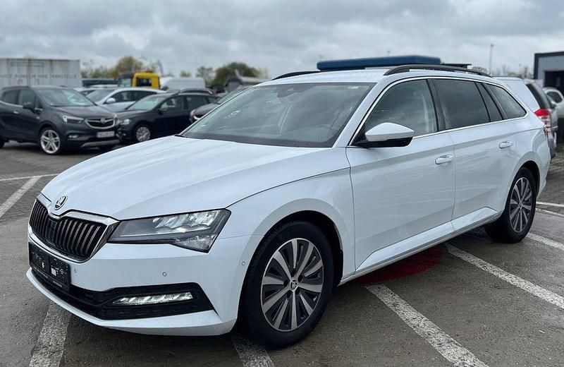 Gebraucht Skoda Superb 150 PS (110 kW) 2022 Weiß Kombi