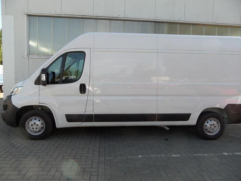 Casablancaweiß Gebraucht 2022 Opel Movano Edition Van | 21.900 € (Superpreis) - Bild 1/4
