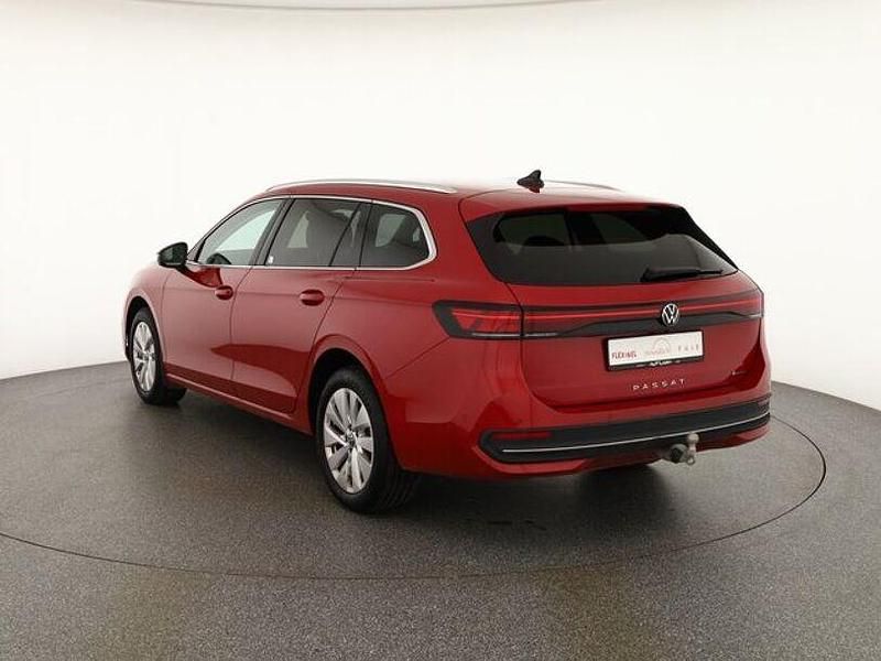 Gebraucht VW Passat 193 PS (141 kW) 2025 Rot Kombi