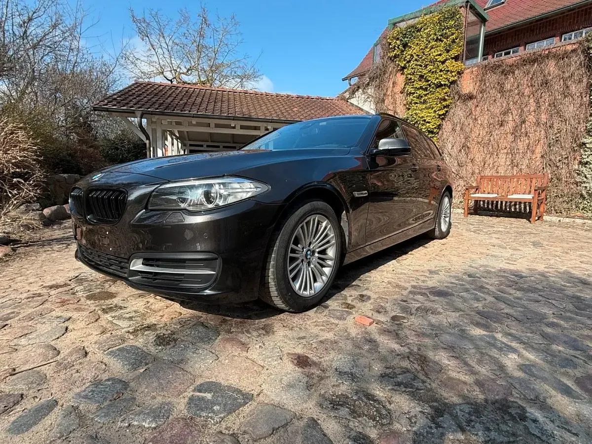 Gebraucht BMW 520 190 PS (139 kW) 2015 Grau Kombi