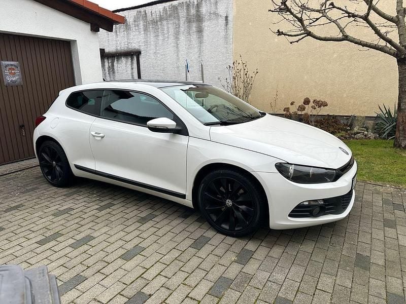 Weiß Gebraucht 2009 VW Scirocco Sportline Coupé | 4.900 € (Superpreis) - Bild 1/4