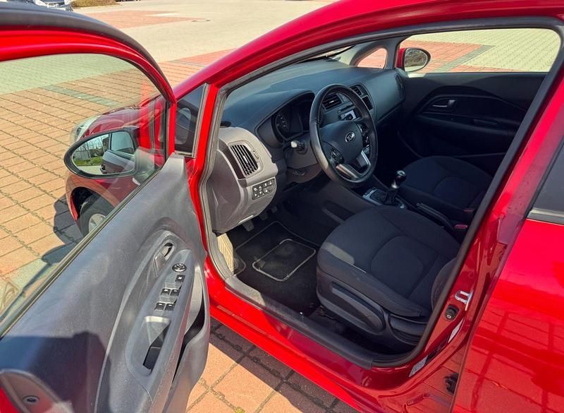 Gebraucht Kia Rio 86 PS (63 kW) 2013 Rot Kleinwagen