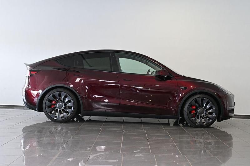 Gebraucht Tesla Model Y Performance 392 kW (534 PS) 2024 Rot midnight cherry red (metallic) SUV