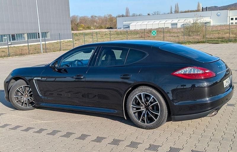 Gebraucht Porsche Panamera 250 PS (183 kW) 2012 Schwarz Kleinwagen