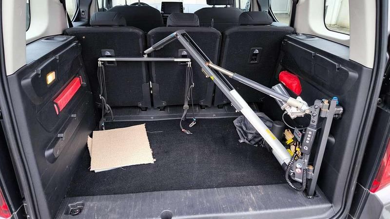 Gebraucht Opel Combo 131 PS (96 kW) 2020 Mondstein grau/e:vulkan grau Van / Kleinbus