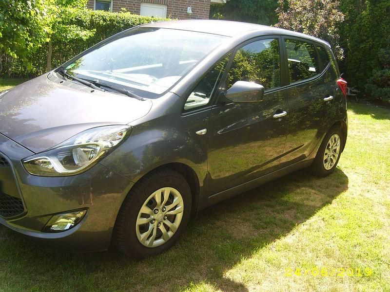 Gebraucht Hyundai ix20 Trend 90 PS (66 kW) 2016 Grau Kleinwagen