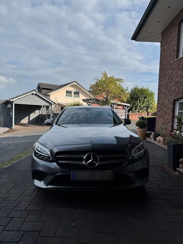 Grau Gebraucht 2018 Mercedes C220 Avantgarde Kombi | 20.500 € (Superpreis) - Bild 1/4