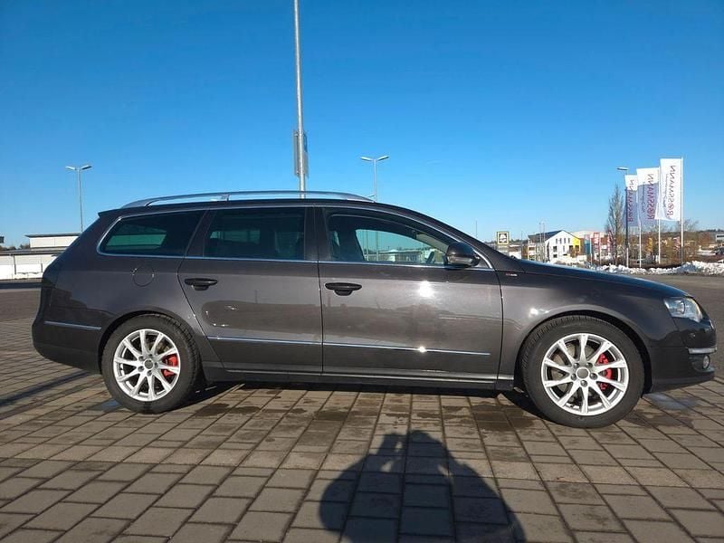 Braun Gebraucht 2009 VW Passat Comfortline Kombi | 5.900 € (Teuer) - Bild 1/4