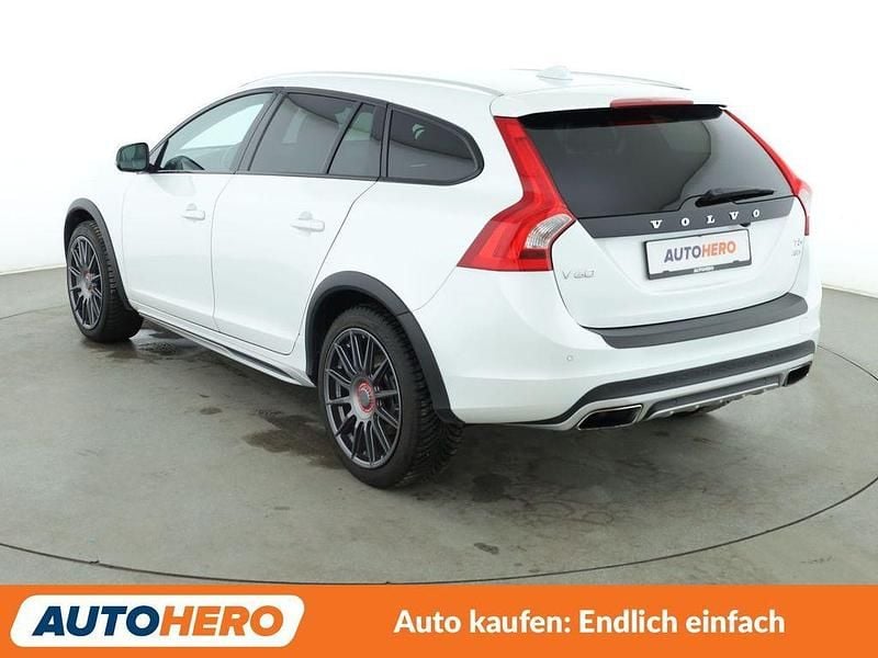 Gebraucht Volvo V60 CC Pro 245 PS (180 kW) 2017 Weiß Kombi