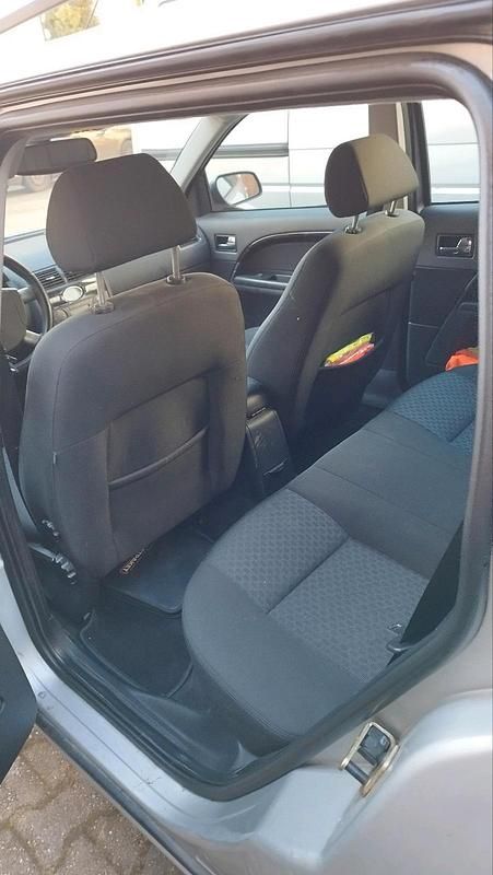 Gebraucht Ford Mondeo Ghia 131 PS (96 kW) 2004 Silber Kombi