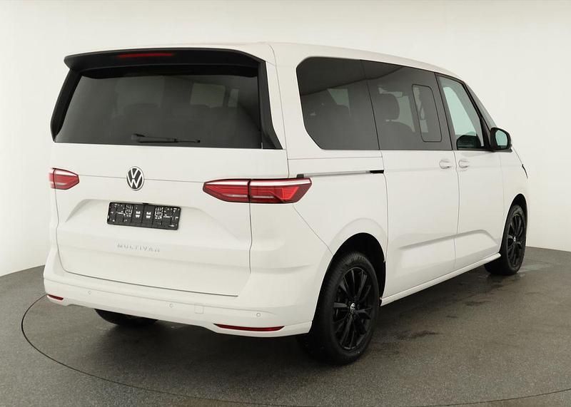 Gebraucht VW T7 Life 204 PS (150 kW) 2024 Candy weiß Van