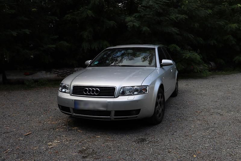 Silber Gebraucht 2004 Audi A4 Limousine | 3.800 € (Fairer Preis) - Bild 1/4