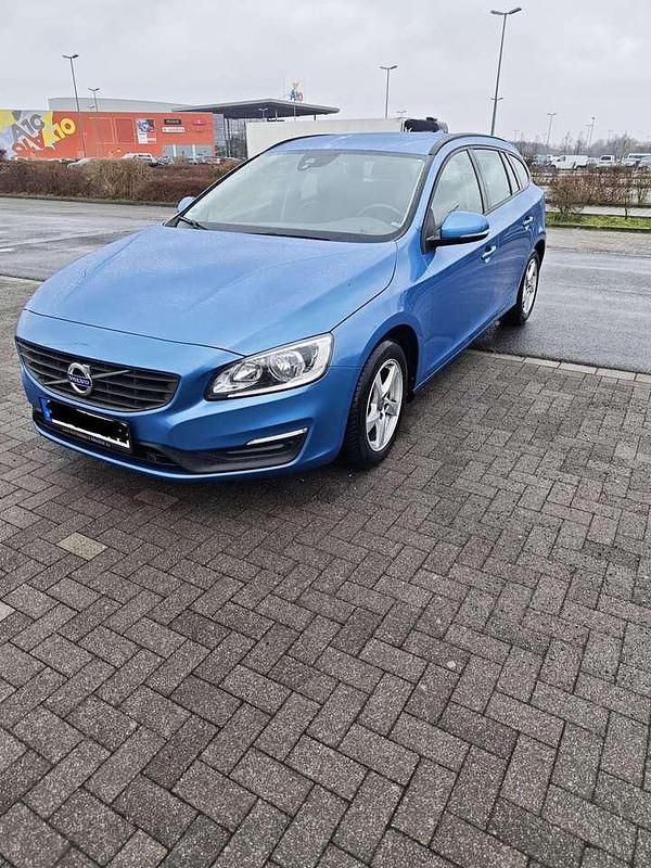 Gebraucht Volvo V60 Kinetic 150 PS (110 kW) 2015 Blau Kombi