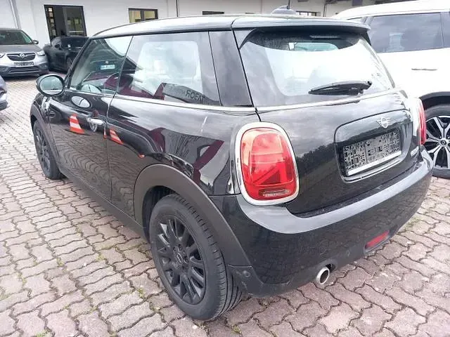 Gebraucht Mini Cooper 136 PS (100 kW) 2020 Midnight black metallic midnight black metallic Kleinwagen
