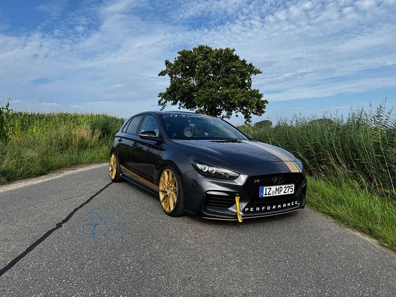 Grau Gebraucht 2019 Hyundai i30 N Performance Limousine | 22.499 € (Fairer Preis) - Bild 1/4