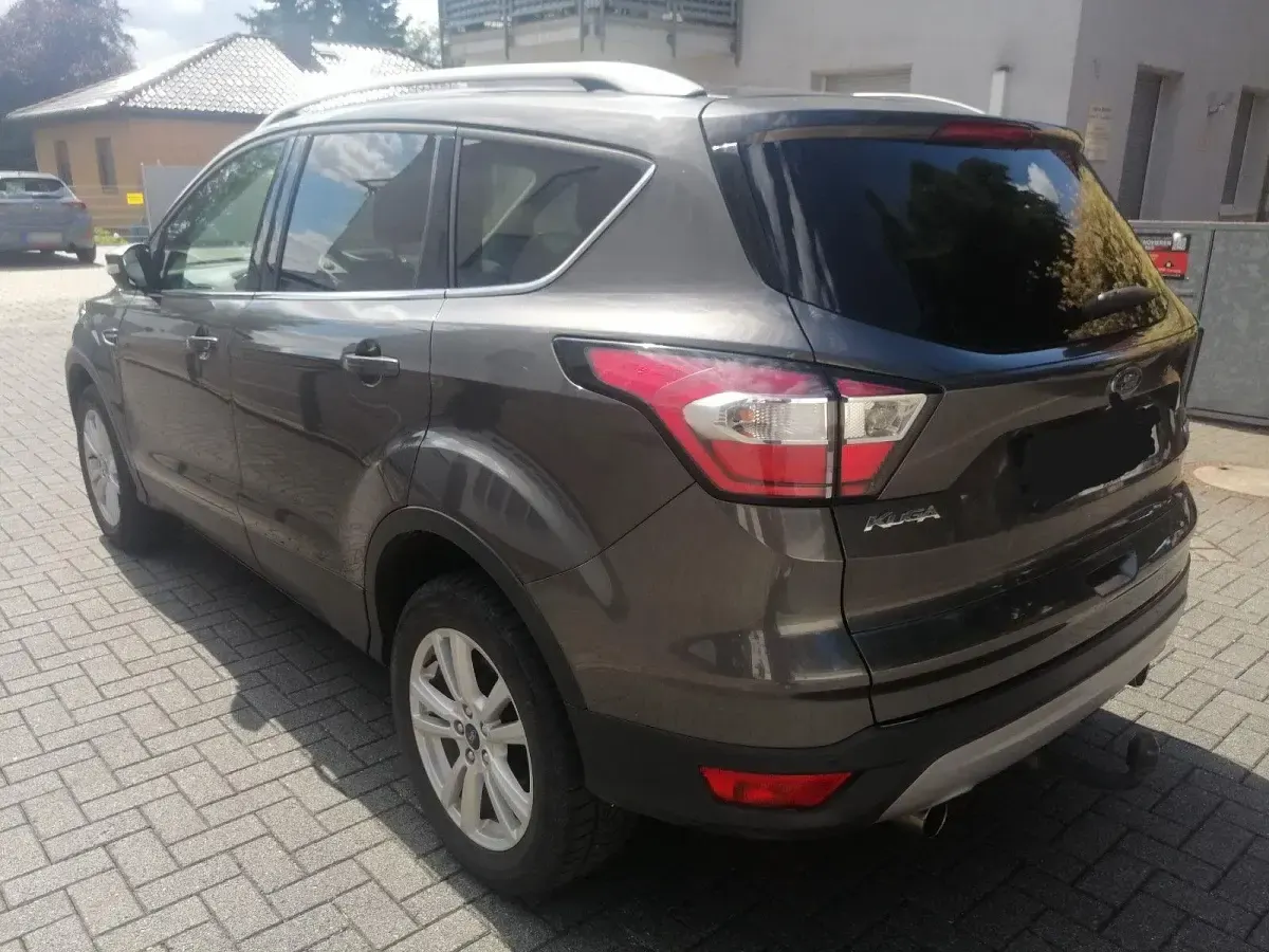 Gebraucht Ford Kuga 150 PS (110 kW) 2017 Grau SUV