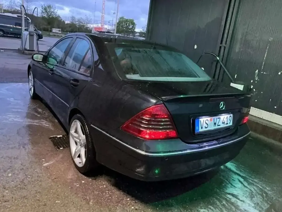 Gebraucht Mercedes C320 Avantgarde 218 PS (160 kW) 2001 Schwarz Limousine
