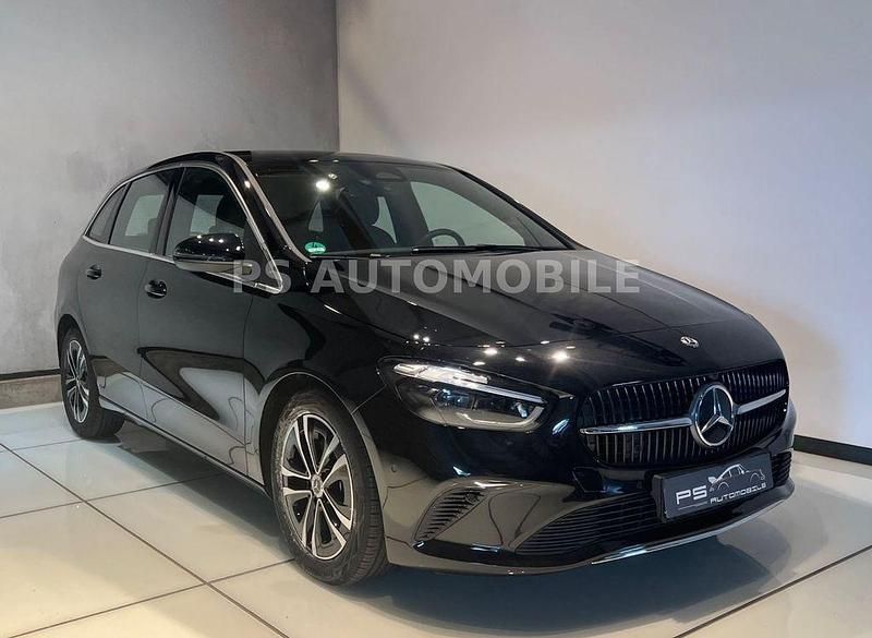 Schwarz Gebraucht 2024 Mercedes B200 Van / Kleinbus | 29.719 € (Fairer Preis) - Bild 1/4