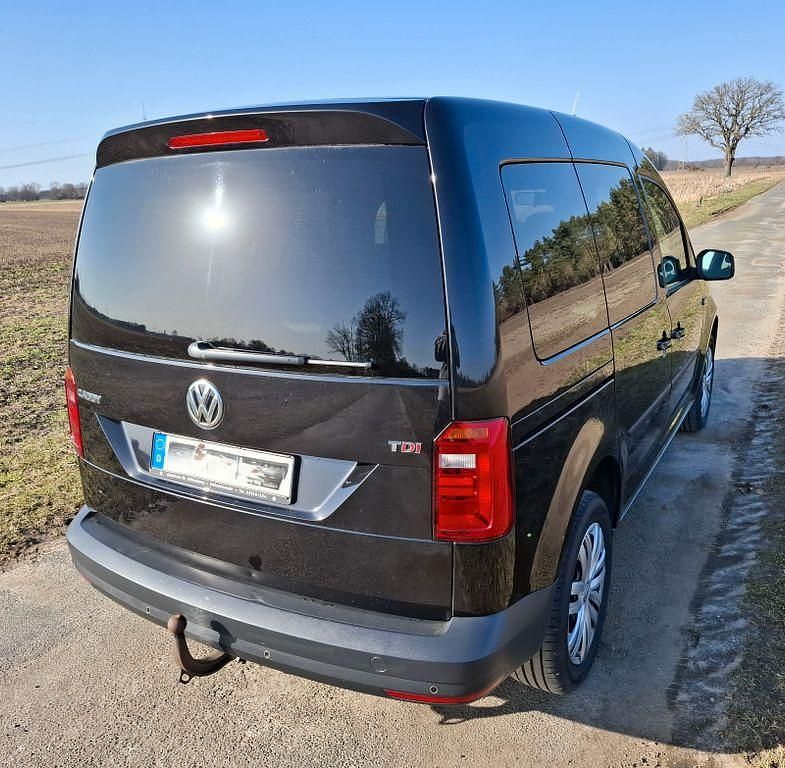Gebraucht VW Caddy Trendline 150 PS (110 kW) 2017 Schwarz Van / Kleinbus