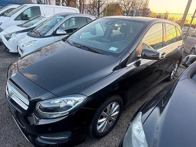 Gebraucht Mercedes B180 109 PS (80 kW) 2016 Schwarz Van / Kleinbus