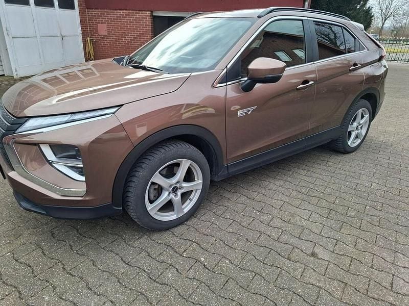 Braun Gebraucht 2022 Mitsubishi Eclipse Cross Basis SUV | 21.900 € (Guter Preis) - Bild 1/4