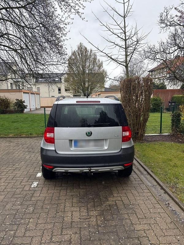 Gebraucht Skoda Yeti Plus Edition 110 PS (80 kW) 2013 Silber SUV