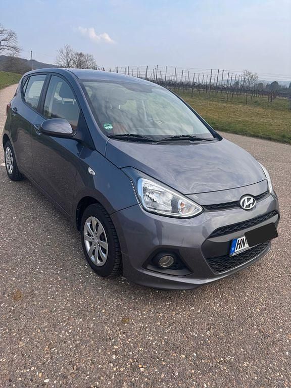Gebraucht Hyundai i10 Trend 67 PS (49 kW) 2016 Grau Kleinwagen