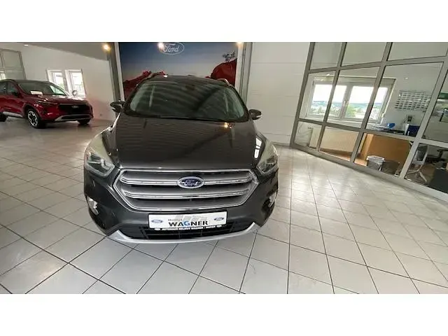 Gebraucht Ford Kuga Titanium 150 PS (110 kW) 2017 Grau SUV
