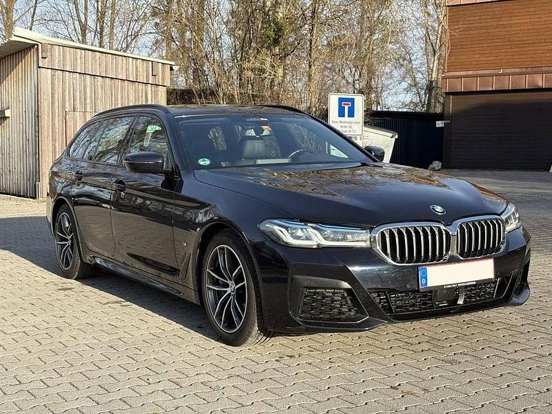Gebraucht BMW 530 M Sport 286 PS (210 kW) 2020 Carbonschwarz (metallic) Kombi