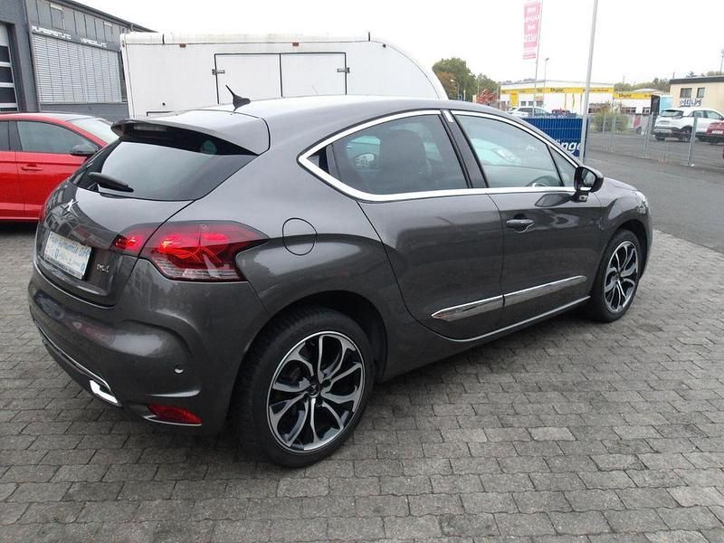 Gebraucht Citroën DS4 131 PS (96 kW) 2018 Grau Kleinwagen