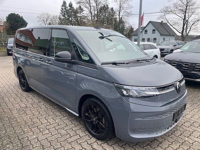 Gebraucht VW Multivan Life 150 PS (110 kW) 2024 Pure gray Van